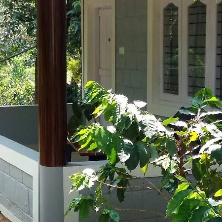 Hôtel Leisure Vacations Whispering Woods à Madikeri Extérieur photo
